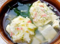 ふわふわ白団子のぽかぽかショウガスープ【休日のレシピ(136)】