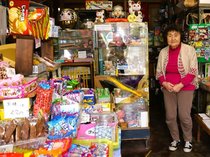 【3月12日は「駄菓子の日」】富山の駄菓子屋さんまとめ【県西部編】創業70年の老舗店でシール販売も